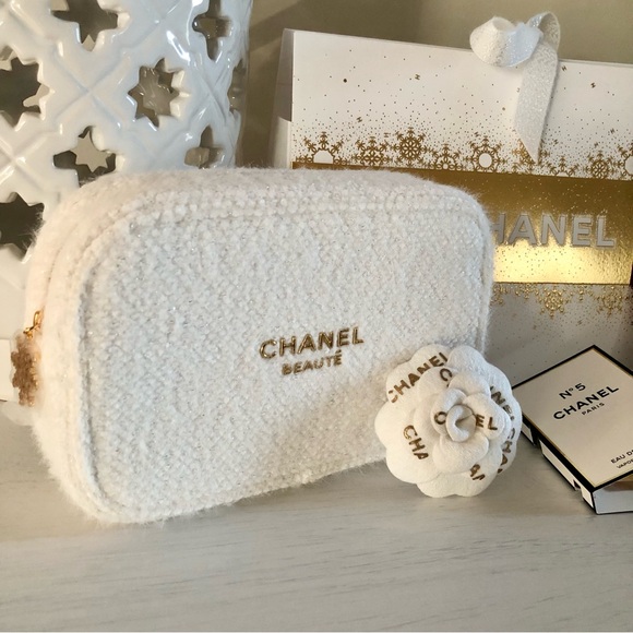 Chanel Limited Edition Beauty Bag and Gift Set - Picture 9 of 11